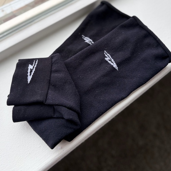 Gore Bike Wear Black and White Men's Gore Tex Gloves with Wool Arm Warmers - Picture 4 of 5